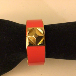 Vince Camuto Pyramid Coral enamel bangle