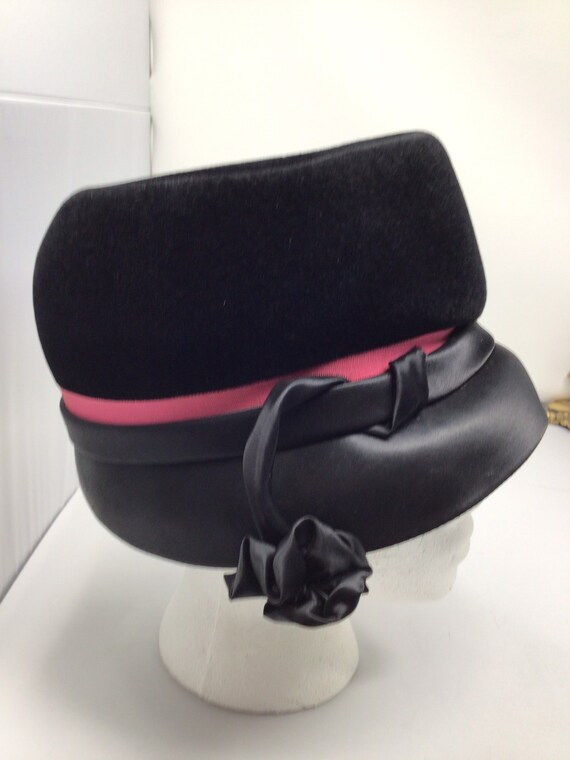 Vintage Black/ Pink Velvet and Satin Cloche Hat - image 2