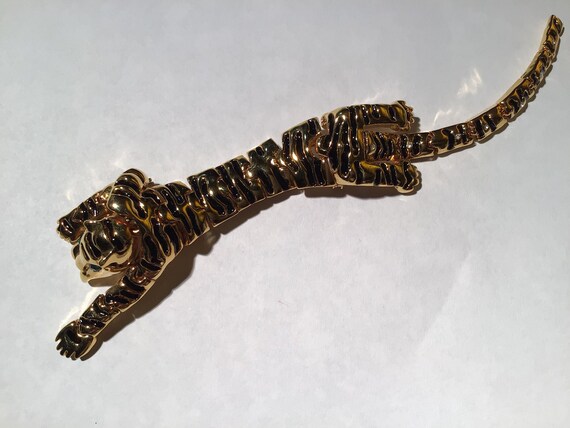 Vintage gold tone articulated tiger brooch - image 1