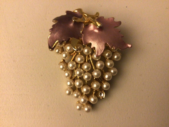 Vintage Faux pearl and enamel grape brooch - image 1