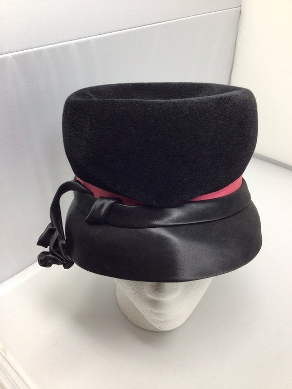 Vintage Black/ Pink Velvet and Satin Cloche Hat - image 1