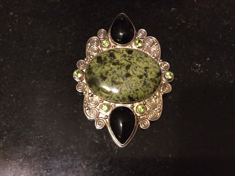 Vintage Sajen Brooch/Pendent with onyx and peridot 925 image 1