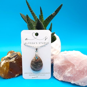 Handmade Rhodonite Pendant Necklace – Pink Healing Crystal Jewelry, Natural Gemstone, Gift for Her