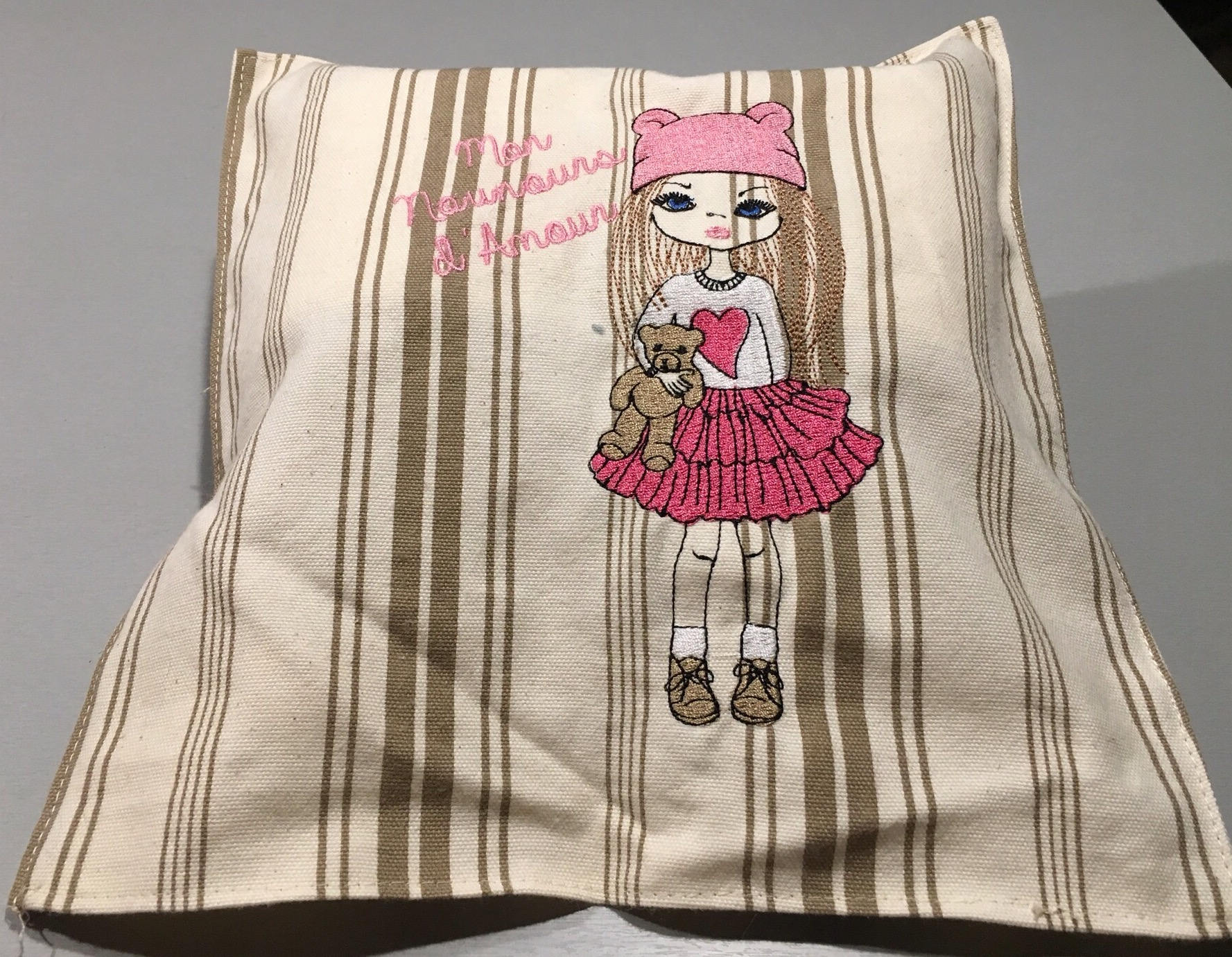 Coussin Brodé Mon Nounours d'amour Idéal Pour Une Chambre de Petite Fille