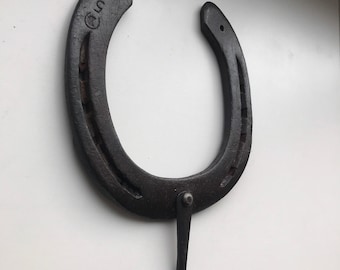 Horseshoe hook