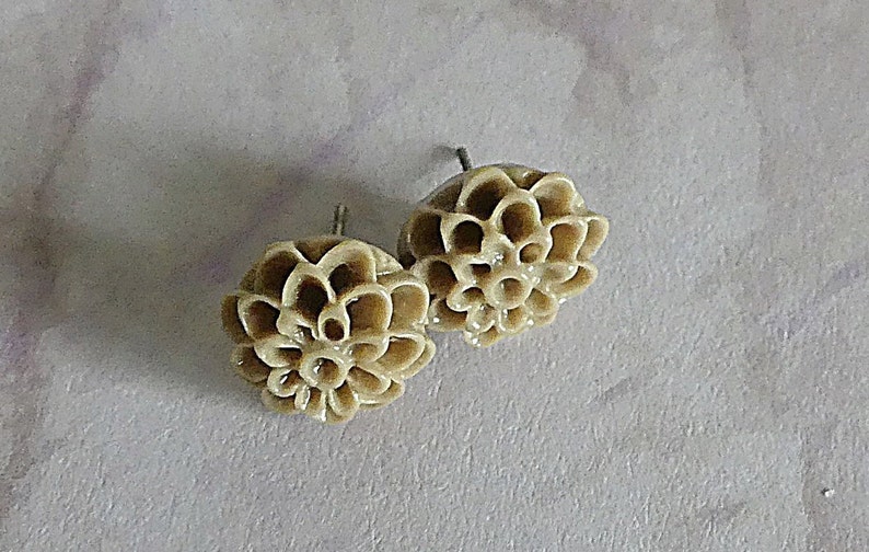 mocca dahlia resin Earrings souvenirs gift flower earrings chrysanthemum antique style coffee brown bronze stud earrings earrings