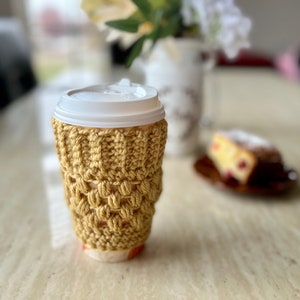 Reusable cup sleeve- Golden caramel crochet coffee cozy- drink cozy - cup cozy- coffee cup sleeve- mom gift- mother’s day gift- gift for mom