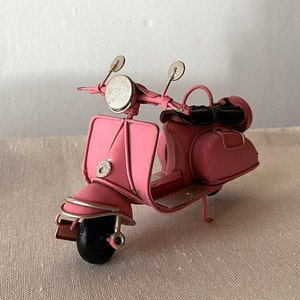 PINK VESPA Decoration / Scooter Metal Model / Old Vespa Model / Vintage Metal Toy / Collectors Item / Gift Idea