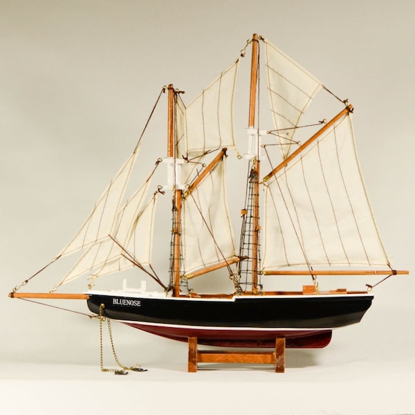 Maquette de VOILIER BLUENOSE / Bateau miniature en bois avec voiles / Art vintage / Déco nautique / Décoration d'intérieur / Décoration de table et de bibliothèque