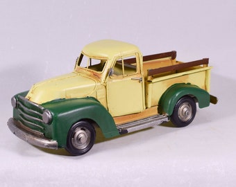 FARM TRUCK Decoration / Retro Motor Model / Vintage Metal Toy / Classic Collectors Item / Gift Idea