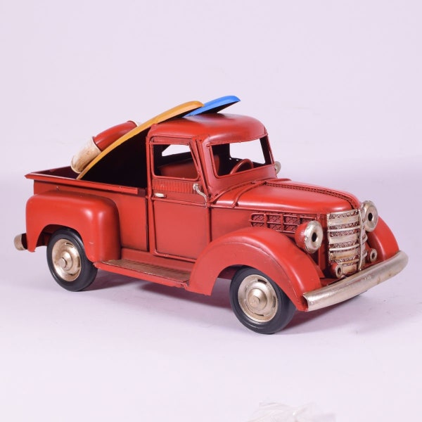 CAMION DE FERME ROUGE avec décoration de planche de surf / Modèle de moteur rétro / Jouet en métal vintage / Objet de collection classique / Idée cadeau