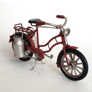 MILCHMANN FAHRRAD mit Milchkarton Dekoration / Altes Fahrrad Modell Vintage Metal Spielzeug / Klassisches Sammlerstück / Geschenk Idee