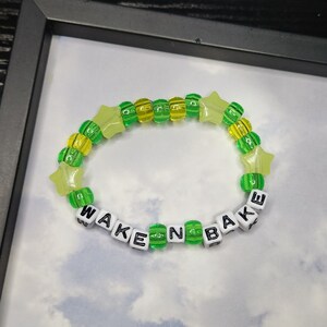 Wake N Bake Glow in the Dark Kandi-armband