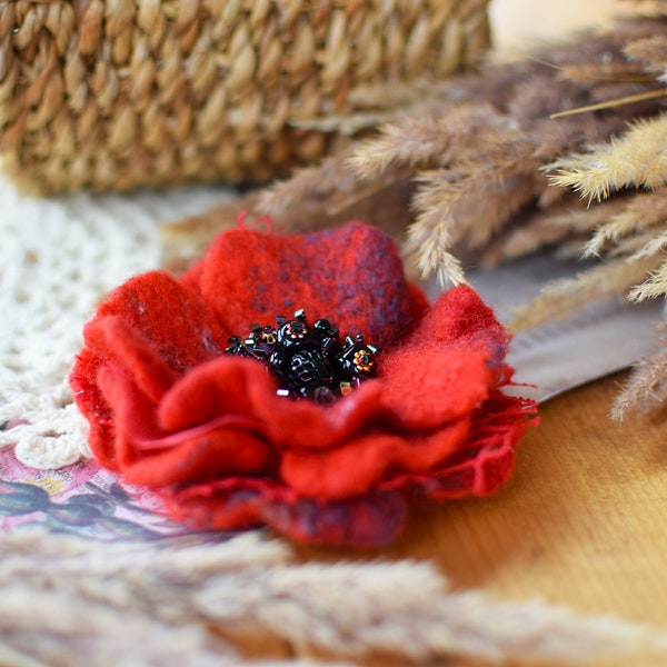 Red felted brooch, beautiful felt flower, perfect gift, unique present, wedding red flower, accessory, birthday present, stand with Ukraine