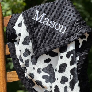 Couverture Minky personnalisée à motif vache | Bordure de style cadre | Broderie | Vache Minky | Cadeau baby shower | Câliner Minky sur Minky