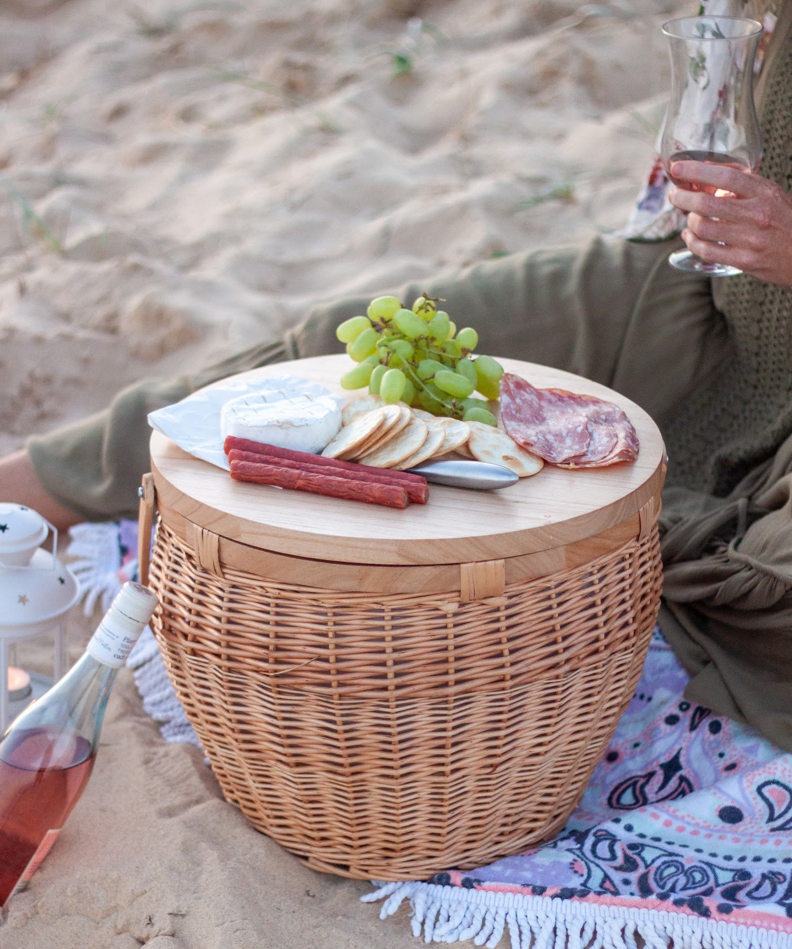 4 person large Round Vintage Picnic Basket with cheese board Etsy