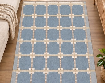 Himmelblau karierter Kelim - Handgewebter, sandbeiger Wollteppich mit cremefarbenem Fensterscheibenmuster, minimalistischer, moderner geometrischer Bodendekor
