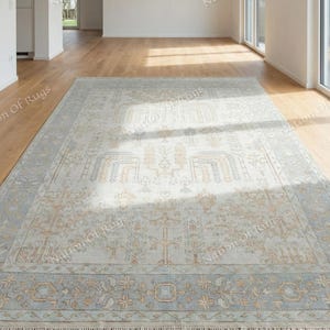 Alfombra de lana con diseño del Árbol de la Vida en color gris pergamino - Alfombra anudada a mano - Decoración costera en tonos beige cielo suave - Cubierta de suelo discreta y elegante