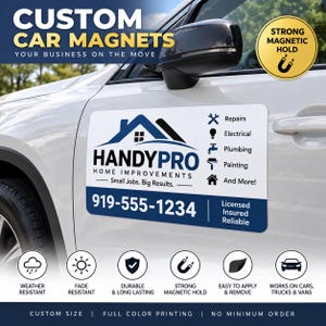 Puede incluir: Un imán rectangular personalizado para coche fijado en la puerta de un vehículo blanco. El imán muestra el logotipo azul y negro de HandyPro Home Improvements, una lista de servicios con iconos, el número 919-555-1234 y el texto Licensed, Insured, Reliable.