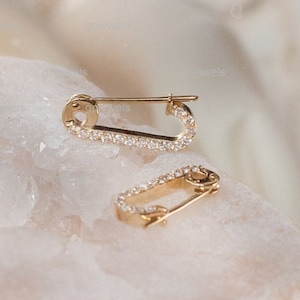 Veiligheidsspeld stijl oorbellen effenen-minimaal 14k gouden moissaniet veiligheidsspeld oorbellen-sierlijke oorbellen-cadeau voor haar-perfect voor je minimalistische look