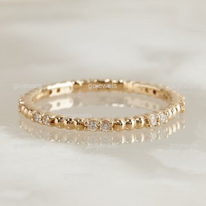 Anillo de eternidad con cuentas de moissanita, anillo de moissanita en oro macizo de 14 k, delicado anillo de cuentas de oro, anillo apilable de diamantes en oro, anillo de diamantes a distancia