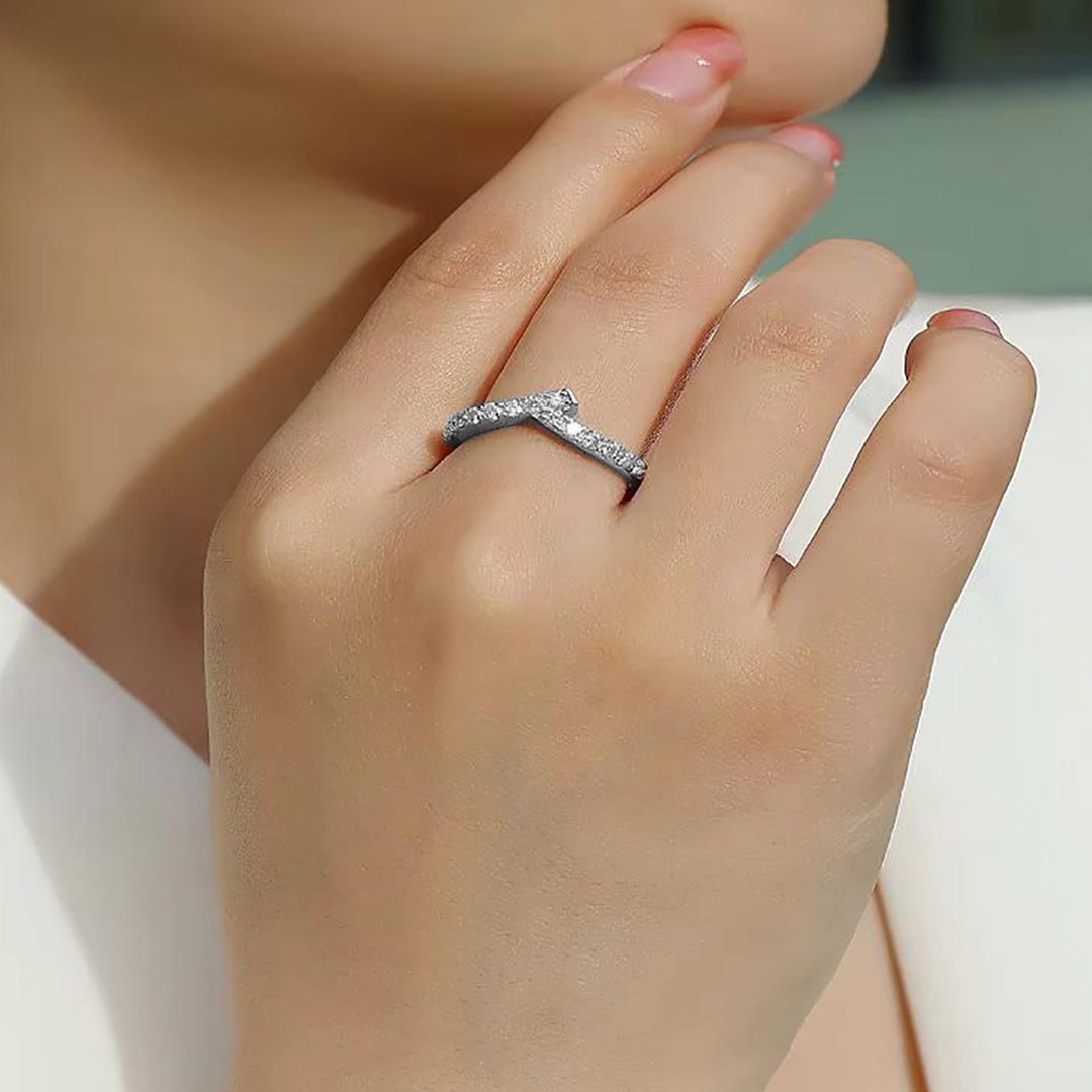 14k Gold Moissanite V Shape Ring, Chevron Diamond Ring, Minimalist Band ...