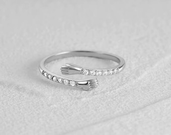 Anello da abbraccio regolabile in moissanite rotonda 14k, anello da abbraccio minimalista, argento sterling, anello umarmender, anello da abbraccio per la mano, fascia avvolgente