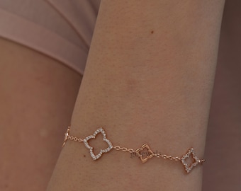 Moissanite Bunchberry Silhouette Bracelet, 14K Gold Clover Bracelet, Layering Bracelet, Bridesmaid's Gift, Four Leaf Clover Bracelet for Her