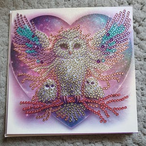 Tarjeta de felicitación con pintura de diamantes de búhos, incluye sobre. Hecha a mano