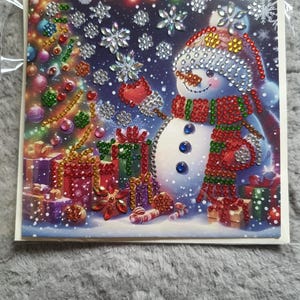Karte Grußkarte Diamond Painting Schneemann mit Geschenke inkl. Umschlag - Handarbeit