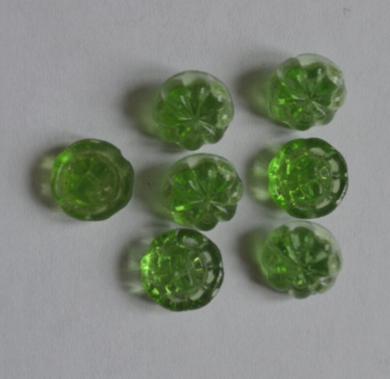 Buttons Flowers Light Green Plastic image 1