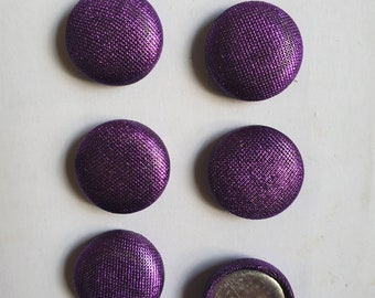 Boutons Boutons en métal, tissu, violet, 6 pièces avec trous à l’arrière - fait à la main