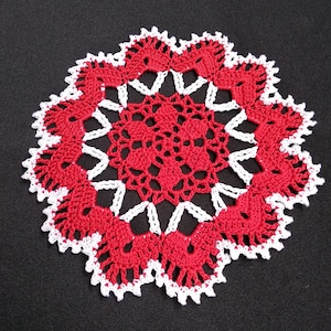 Small green red doily-6.3 inches-christmas doily-crochet doily-christmas decor-gift for christmas-green tablecloth