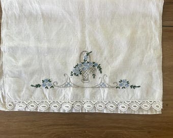 Haftowany szalik na krzesło z lnu w stylu vintage