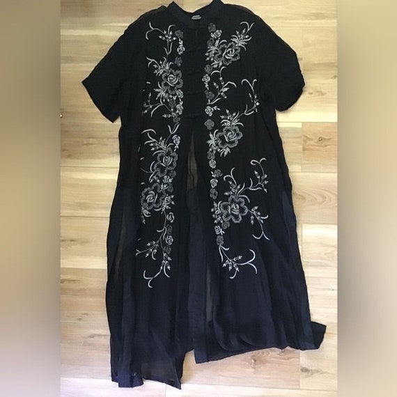 t Rose Embroidered Floral Kimono 3X
