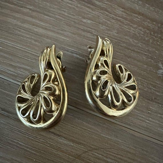 Trifari Signed Gold Plated Earrings