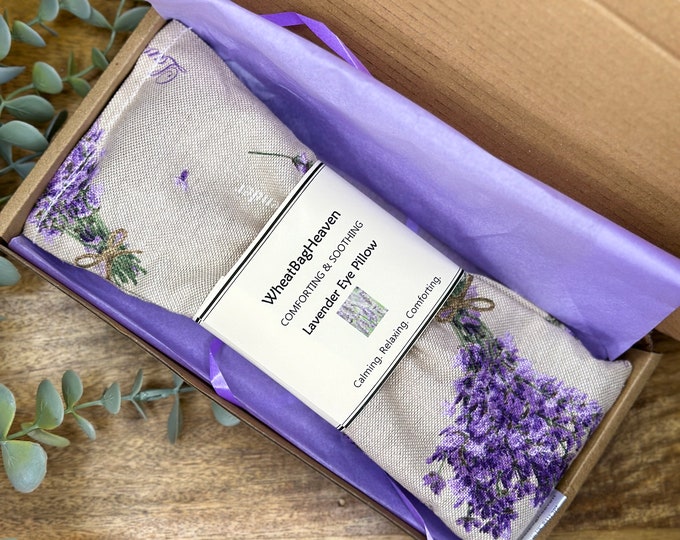 Lavender eye pillow for Yoga meditation. Aromatherapy eye mask for relaxing sleep. Scented eye acupressure stress relieving eye pack