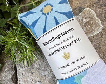 Borsa di grano lungo floreale blu retrò. Pacchetto regalo con fascia per la schiena riscaldata, antidolorifico per la cura dei giardinieri, con lavanda inglese. Imbottitura per impacchi caldi/freddi