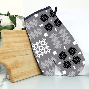 Welsh Tapestry blanket print Oven Mitts