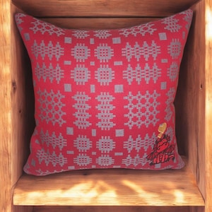 Diseño de manta de tapiz galés Lindo dragón personalizado, Cojines bordados, Cojín bordado del día de San Dwynwen, Día de San Valentín