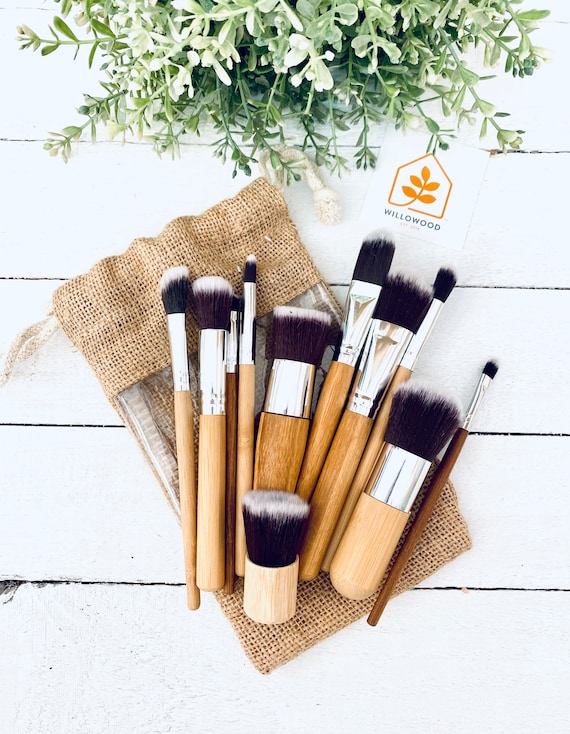 Real Techniques Travel Essentials Makeup Brush Kit, Makeup Brushes, Perfect  For On The Go, Multicolored, Vegan Synthetic Makeup Brush Bristles, 4