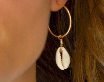 Boho Creolen gold mit Muscheln / Geschenk zu Ostern