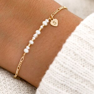 Gepersonaliseerde damesarmband met gravure | Kralenarmband met letters, initialen of namen voor Pasen | Sieradencadeau voor haar