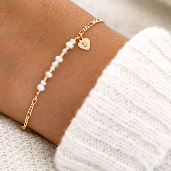 Gepersonaliseerde damesarmband van 925 sterling zilver met gouden parels | Bruidsmeisjesarmband met hartvormige hanger en initialen | Kerstcadeau