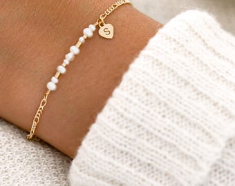 Personalized women's bracelet with gold-tone pearls in 925 sterling silver | Pearl bracelet with letters & initials as wedding jewelry