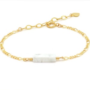 Bracelet with marble pearl, gold-plated Figaro chain and optional personalization / engraving / Mother's Day gift image 1
