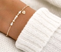 Personalized women's bracelet with gold-tone pearls in 925 sterling silver | Pearl bracelet with letters & initials as wedding jewelry product logo