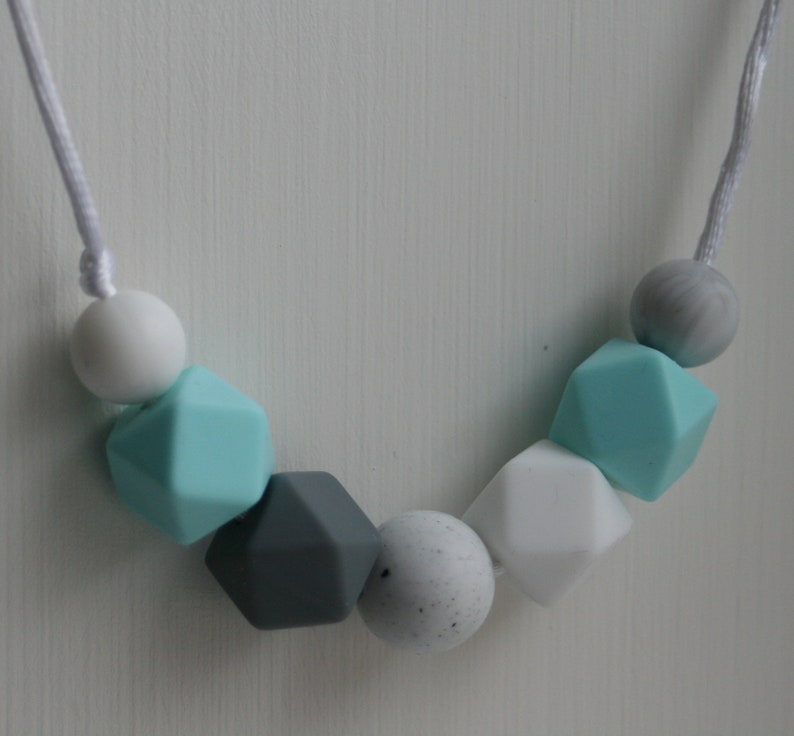Teething necklace nursing necklace mum mom necklace baby jewellery silicone jewelry infant baby shower gift fiddle necklace chewable sensory