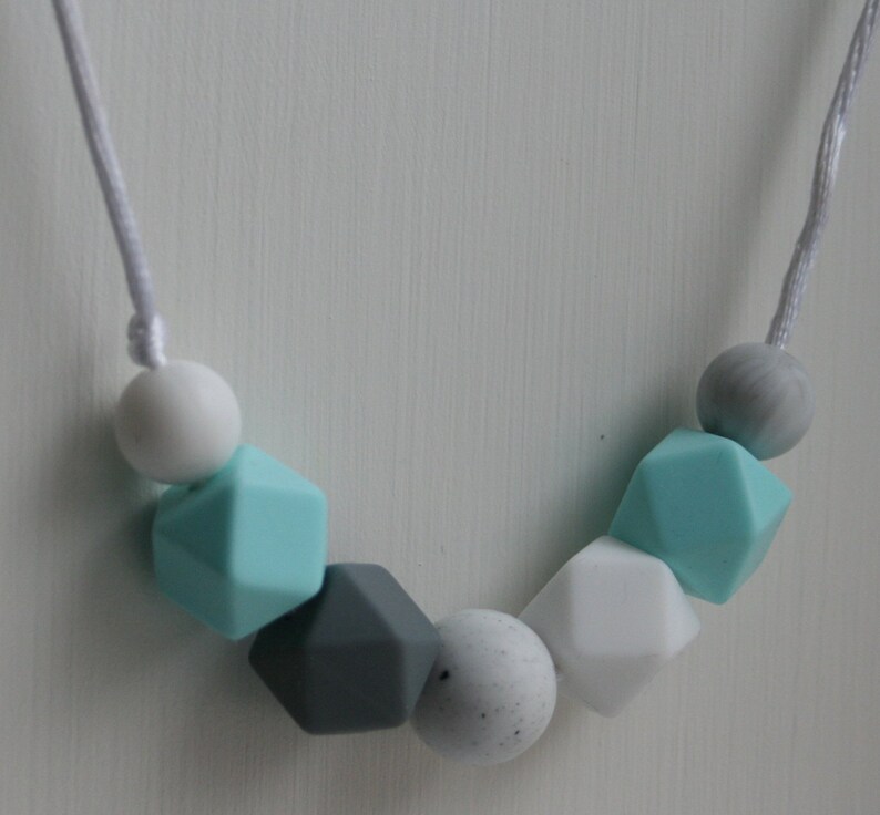 Teething necklace nursing necklace mum mom necklace baby jewellery silicone jewelry infant baby shower gift fiddle necklace chewable sensory
