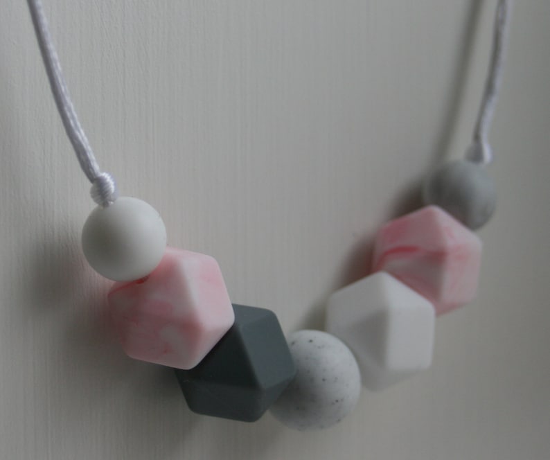 Teething necklace nursing necklace mum mom necklace baby jewellery silicone jewelry infant baby shower gift fiddle necklace chewable sensory